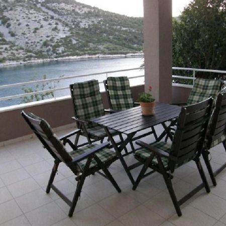 Apartments Ljubi Винишче Экстерьер фото