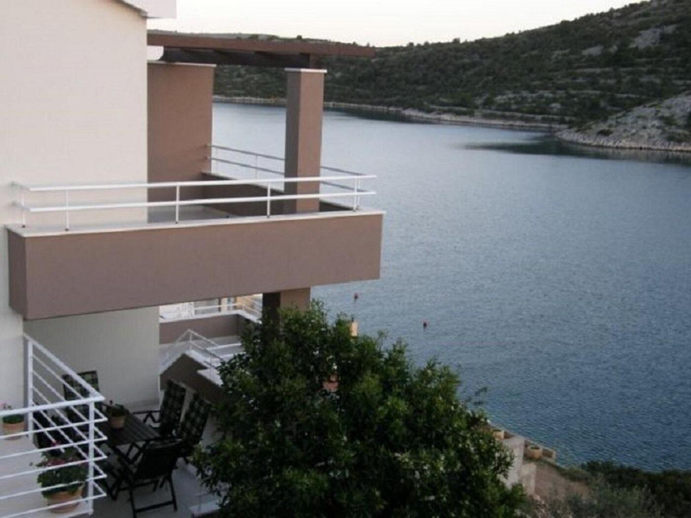 Apartments Ljubi Винишче Экстерьер фото