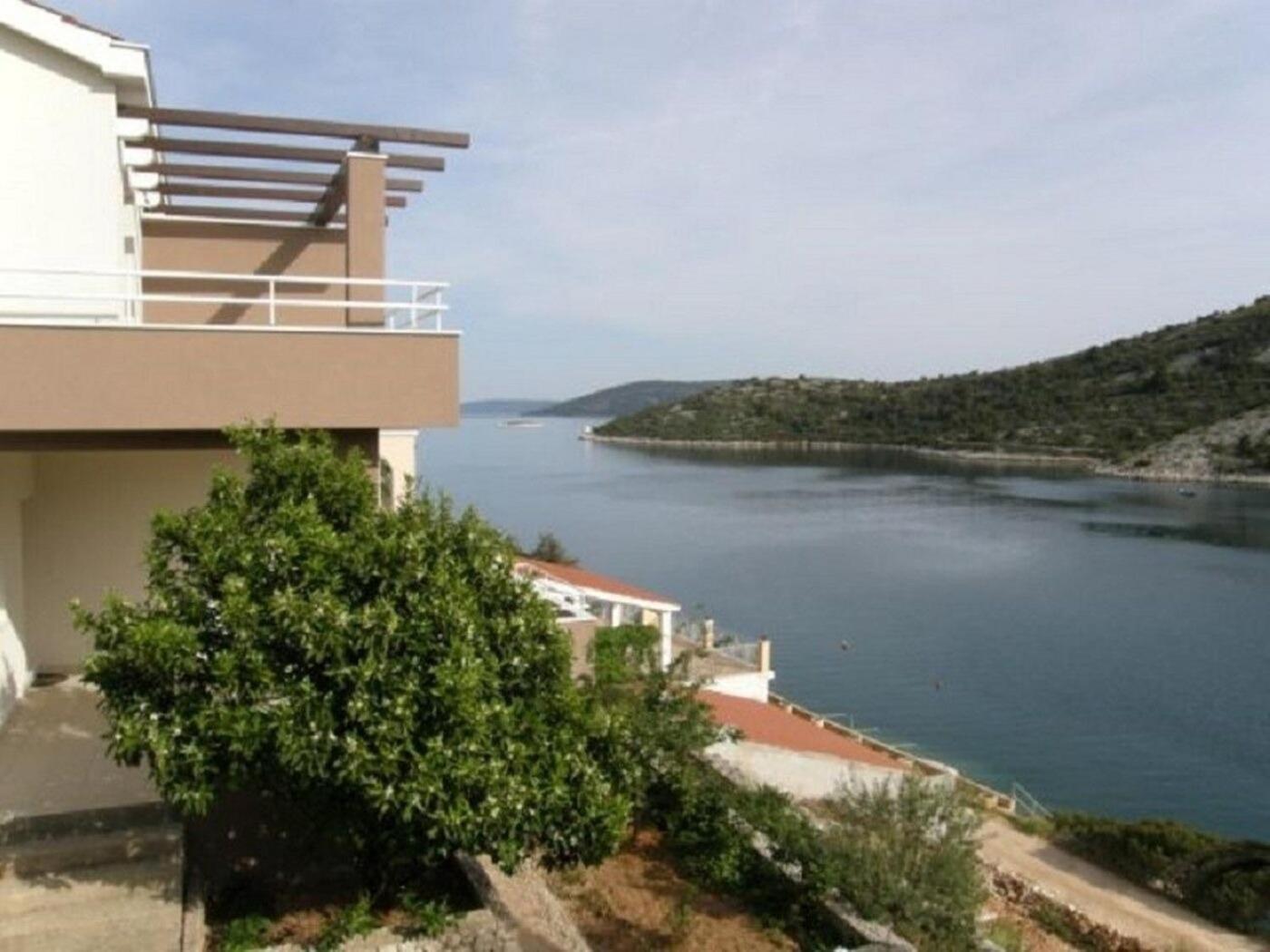 Apartments Ljubi Винишче Экстерьер фото