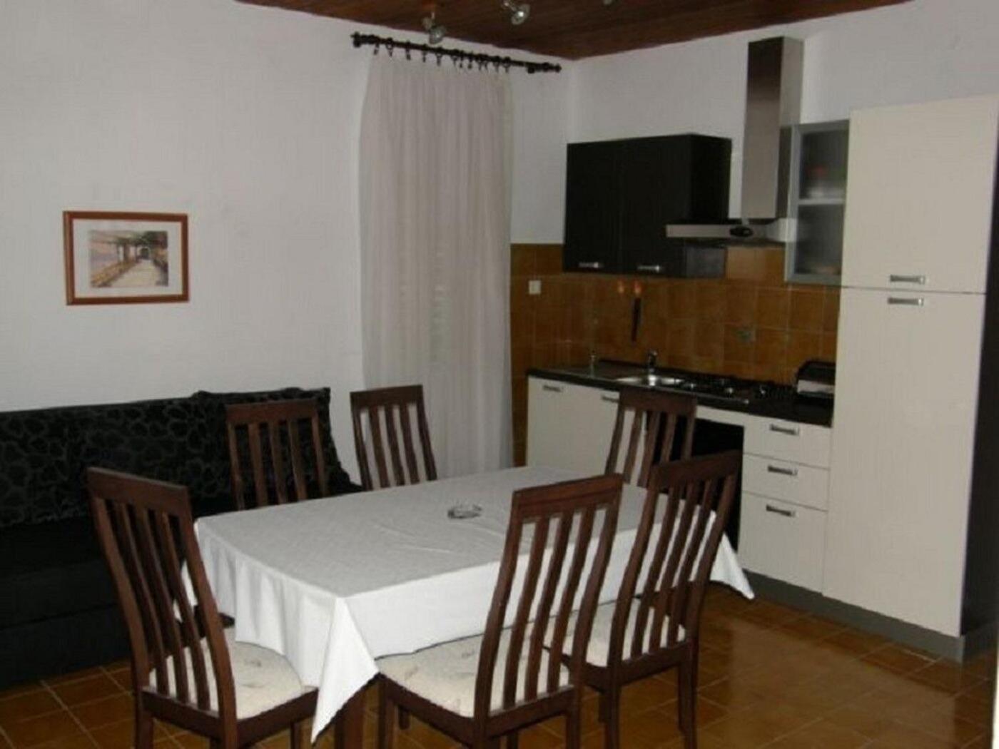 Apartments Ljubi Винишче Экстерьер фото